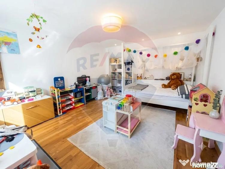 Casă cu 5 camere cu Teren 2236 Mp în Central