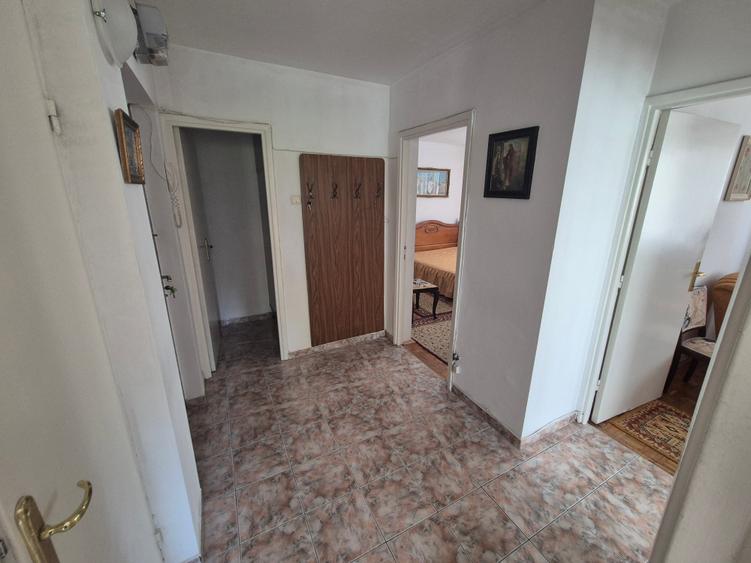 Apartament cu 2 camere decomandat în Sala Palatului