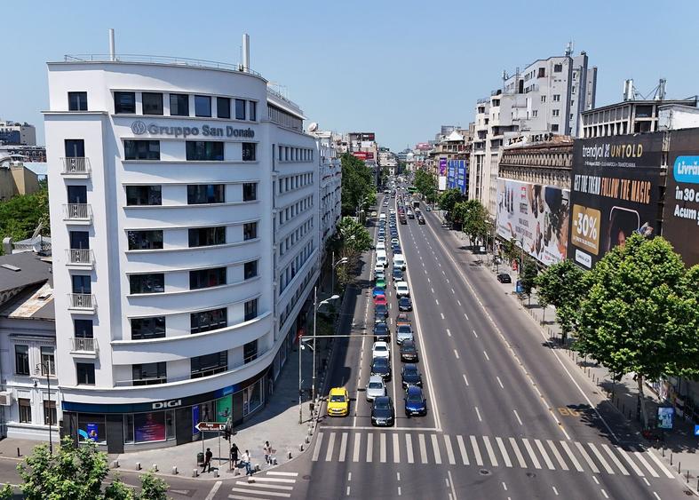 Birou, de 3,500 mp, în Romană