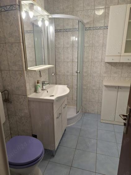 Apartament cu 3 camere decomandat în Lipovei