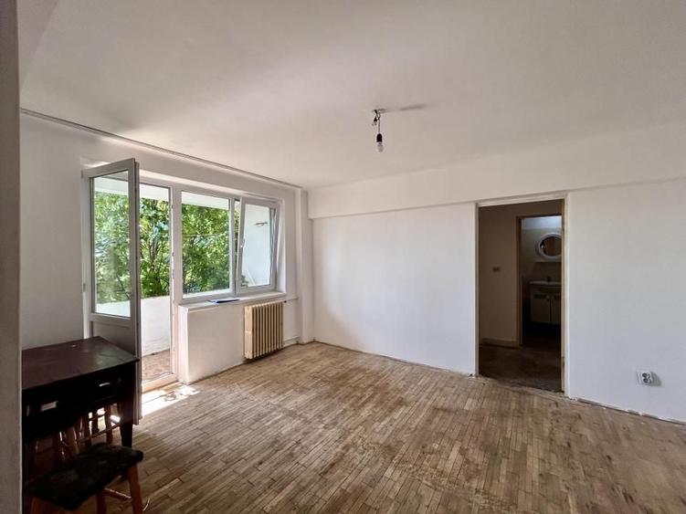 Apartament cu 2 camere semidecomandat în Central