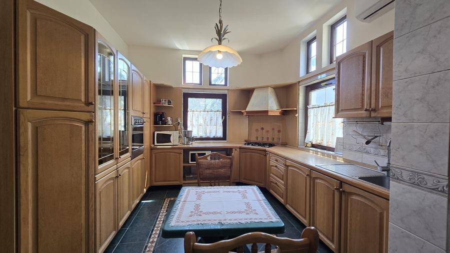 Casă individuală cu 9 camere cu Piscina în Pipera