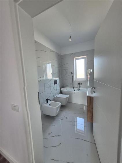 Duplex cu 5 camere cu Canalizare în Moșnița Nouă