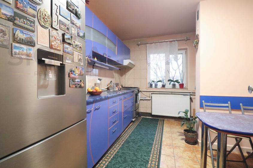 Apartament cu 3 camere decomandat, mobilat în Între Lacuri