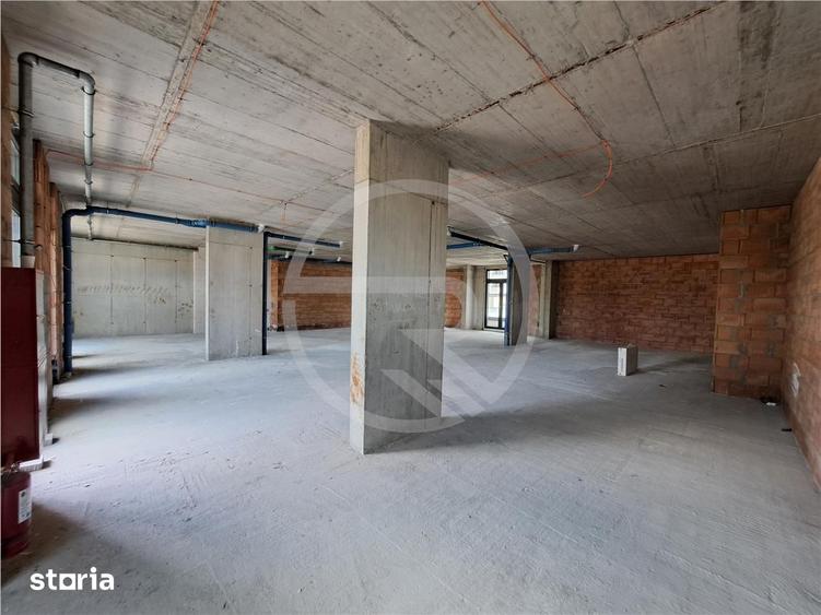 Spațiu comercial, de 211 mp, în Între Lacuri