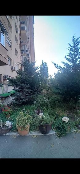 Apartament cu 5 camere decomandat în Splaiul Unirii