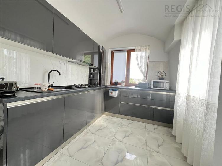 Apartament cu 3 camere decomandat în Noua