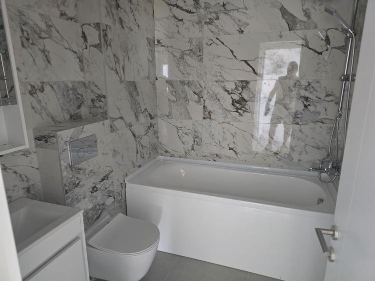 Apartament cu 3 camere decomandat în Energia