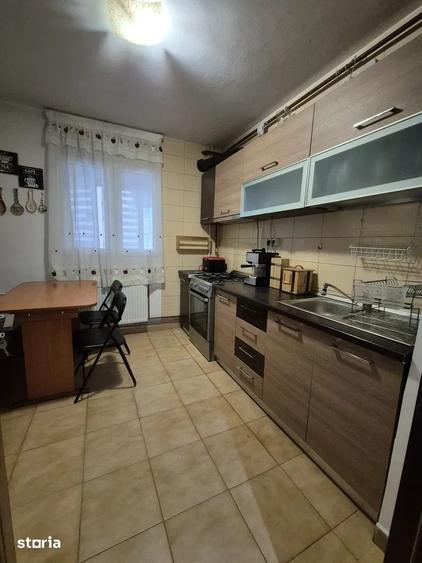 Apartament cu 3 camere decomandat, mobilat în Teiul Doamnei