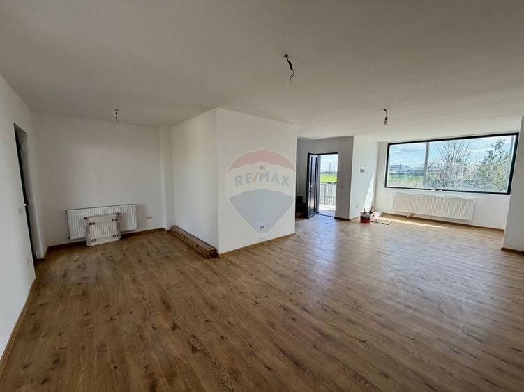 Casă cu 3 camere cu Teren 400 Mp în Golești