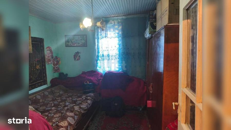 Casă cu 7 camere cu Teren 1400 Mp în Poienarii Burchii