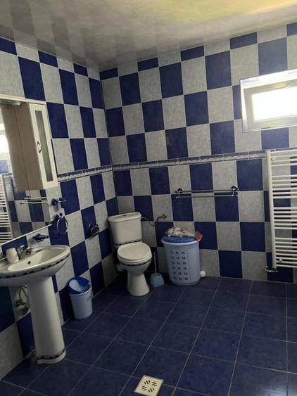 Casă individuală cu 15 camere cu Piscina în Comănești