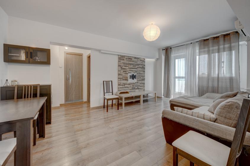 Apartament cu 3 camere semidecomandat în Rahova
