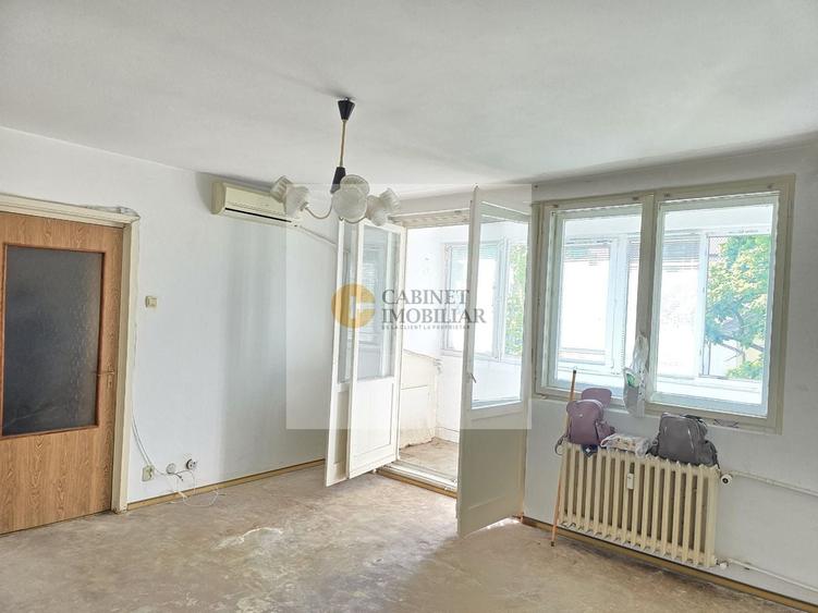 Apartament cu 3 camere semidecomandat în Gorjului