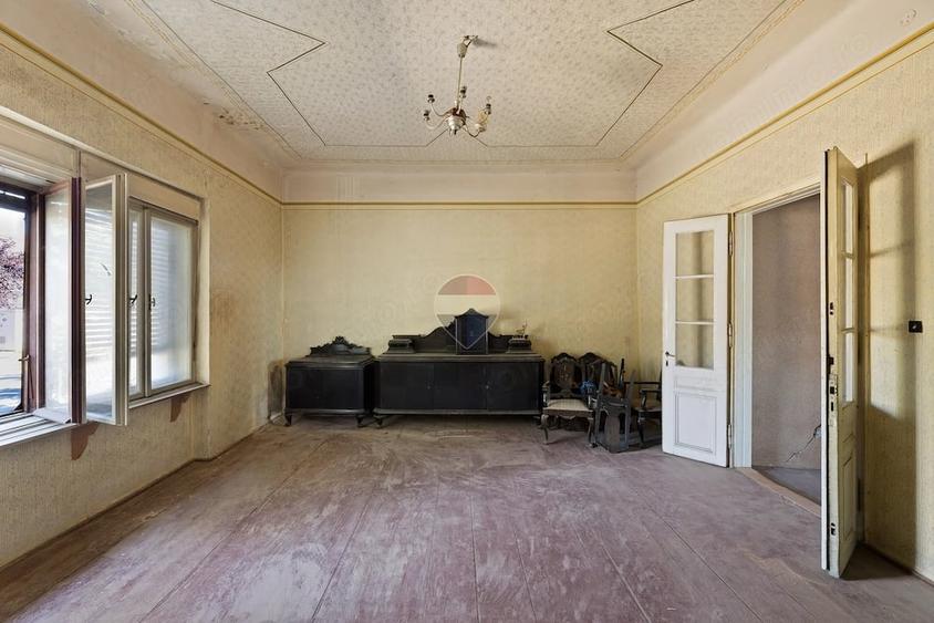 Casă cu 5 camere cu Teren 853 Mp în Ultracentral