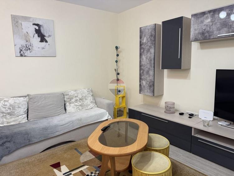 Apartament cu 3 camere semidecomandat în Florești