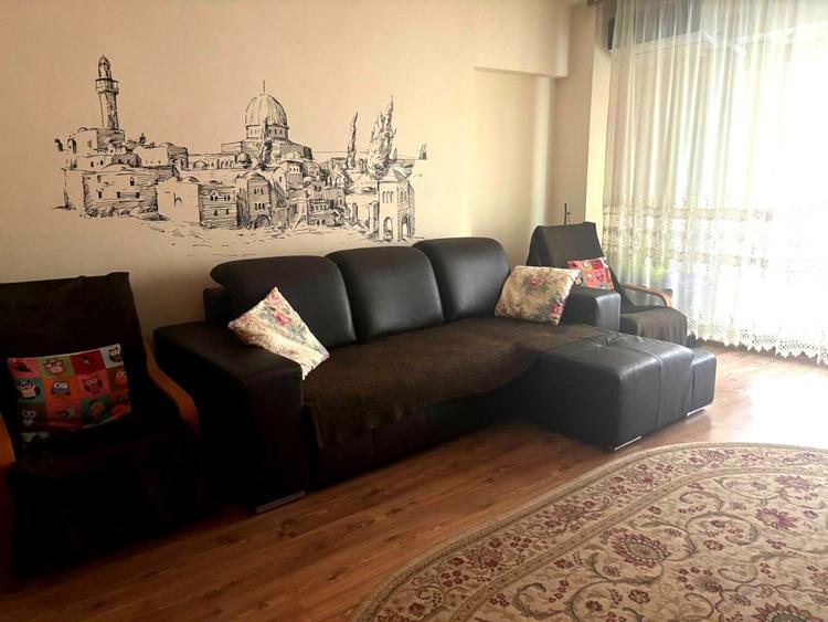 Apartament cu 3 camere decomandat, mobilat în P-ța Unirii