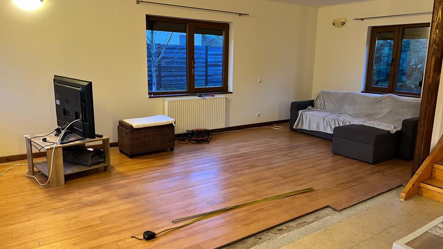 Casă cu 4 camere cu Piscina în Curtea de Argeș
