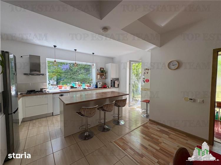 Casă cu 6 camere cu Teren 237 Mp în Năvodari