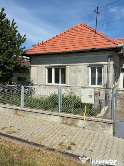 Casă cu 3 camere cu Teren 584 Mp în Central
