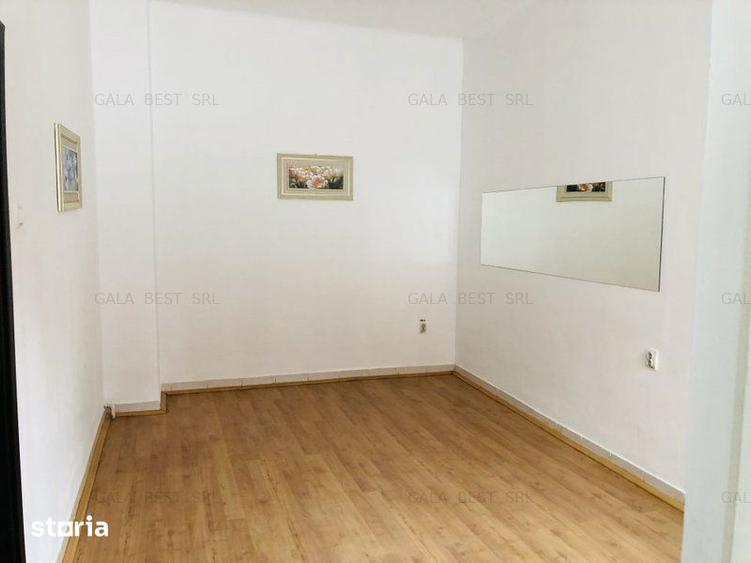 Casă cu 5 camere cu Teren 150 Mp în Vatra Luminoasă