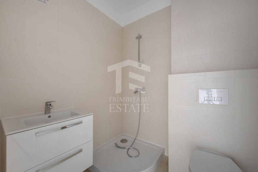 Apartament cu 3 camere semidecomandat în Colentina