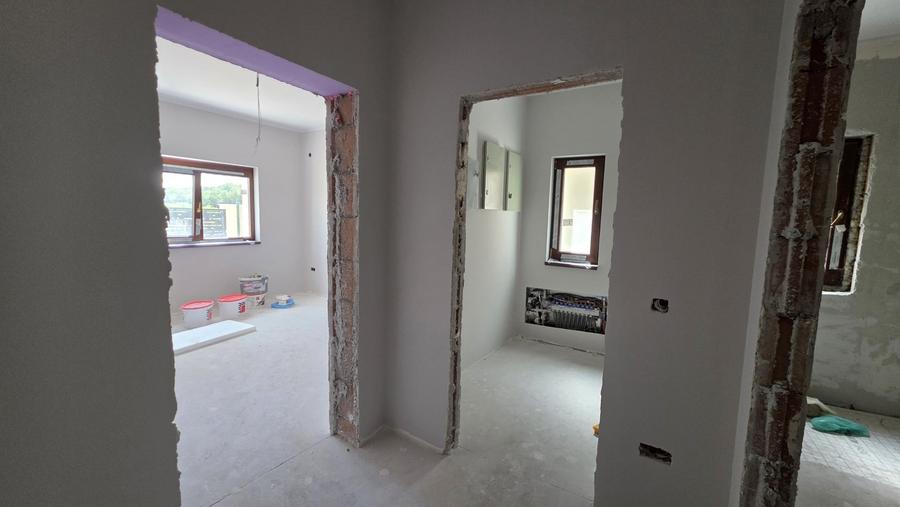 Duplex cu 5 camere cu Canalizare în Dumbrăvița