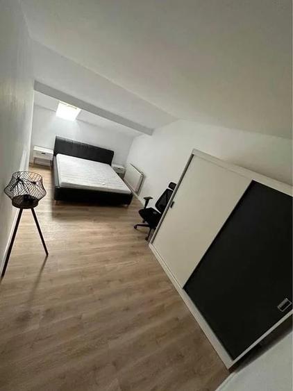 Apartament cu 3 camere semidecomandat, mobilat în Iris