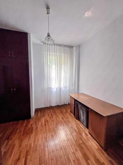 Apartament cu 3 camere decomandat în Jiului
