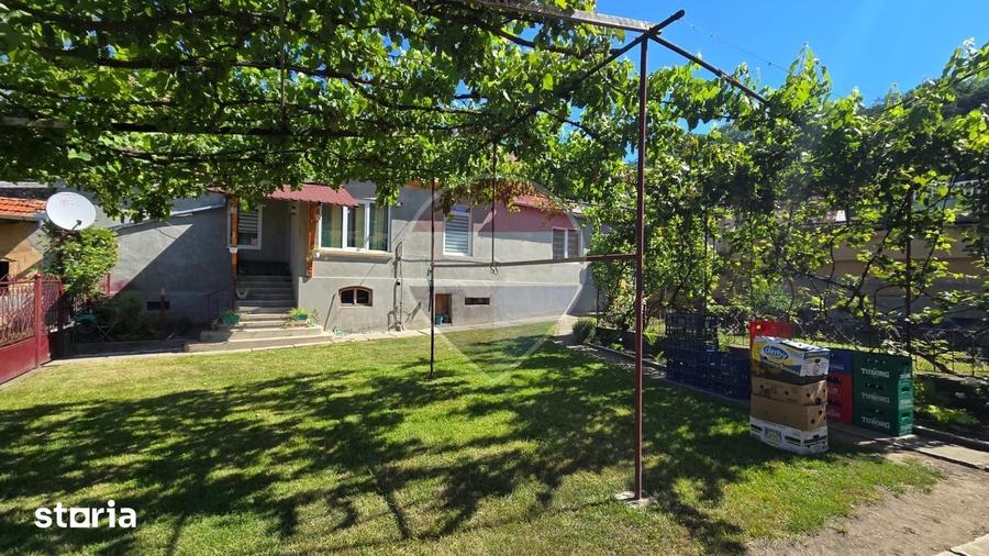 Casă cu 3 camere cu Teren 1320 Mp în Ațel