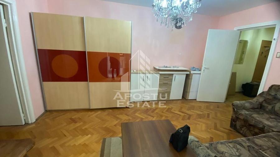 Apartament cu 2 camere semidecomandat în Cetății