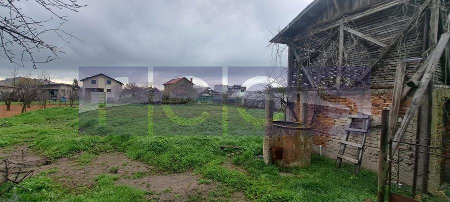 Casă individuală cu 4 camere cu Canalizare în Peretu