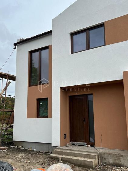 Duplex cu 4 camere cu Canalizare în Livezeni