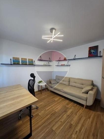 Apartament cu 3 camere semidecomandat, mobilat în Podu Roș