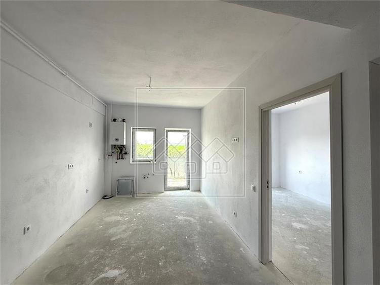 Apartament cu 4 camere decomandat în Turnișor