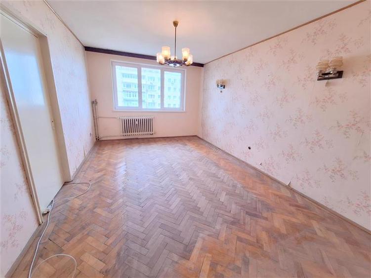 Apartament cu 3 camere decomandat în 9 Mai