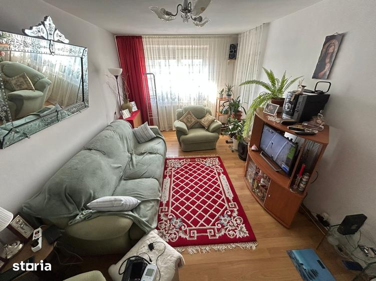 Apartament cu 3 camere decomandat în Rahova