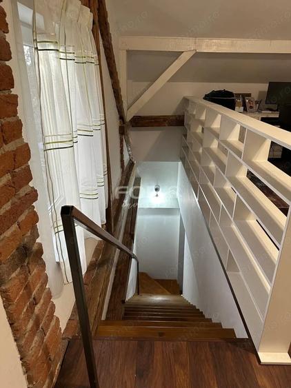 Casă cu 10 camere cu Teren 482 Mp în Central