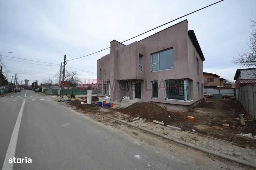 Casă cu 4 camere semidecomandat în Central