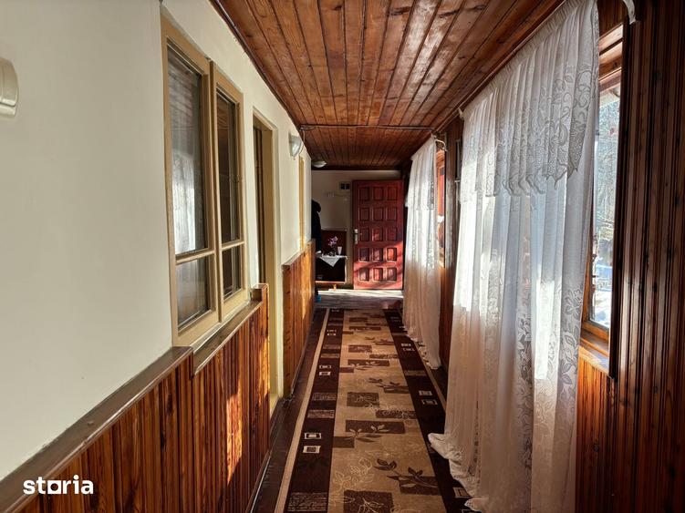Casă cu 2 camere decomandat cu Teren 1745 Mp în Central