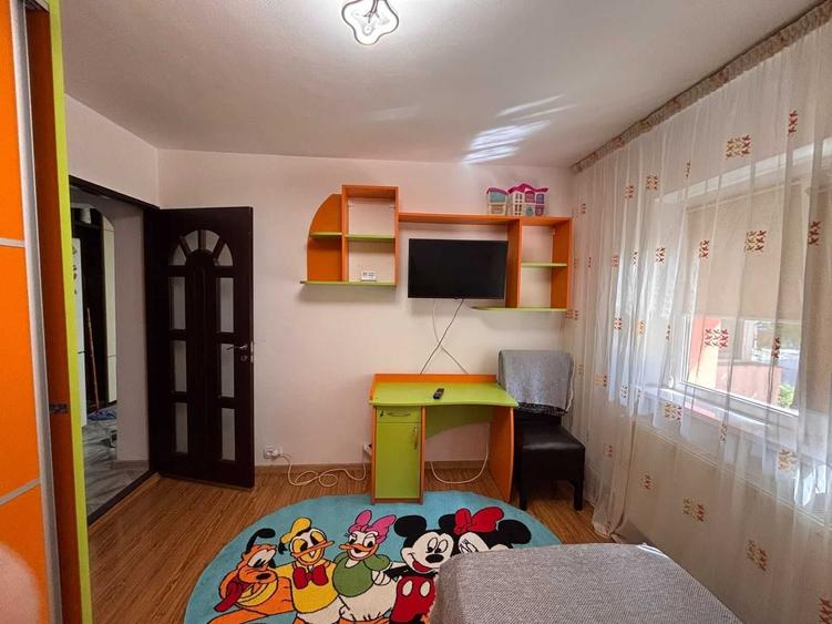Apartament cu 2 camere decomandat în Craiovița Nouă