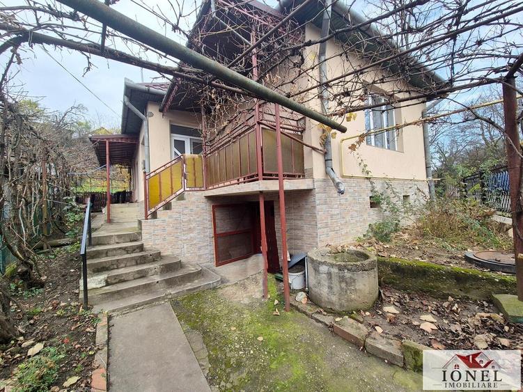 Casă individuală cu 3 camere cu Canalizare în Unirea