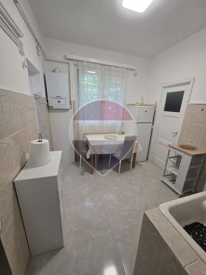 Apartament cu 2 camere decomandat, mobilat în P-ța Romană