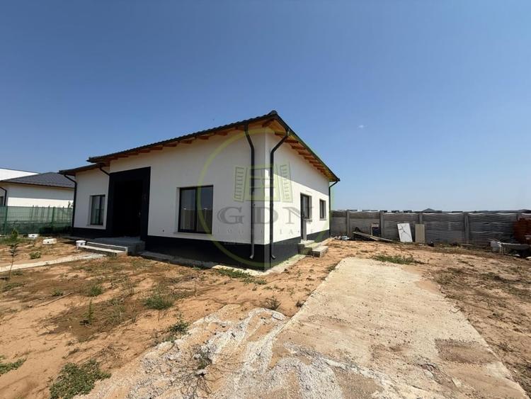 Casă individuală cu 4 camere cu Teren 412 Mp în Preajba
