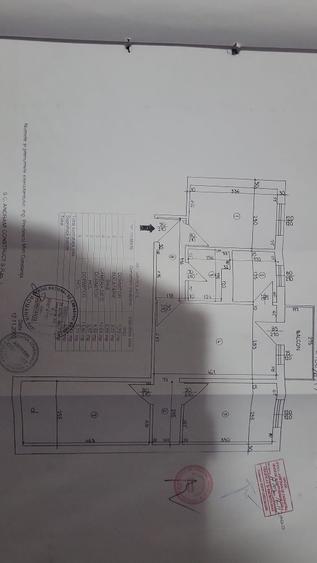 Apartament cu 4 camere semidecomandat în Craiovița Nouă