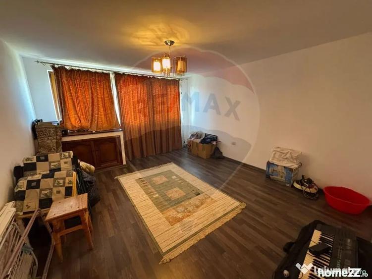 Casă cu 6 camere cu Teren 1526 Mp în Bolotești