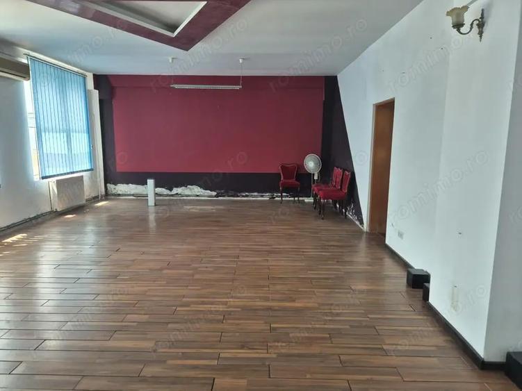 Spațiu comercial, de 1,800 mp, în Central