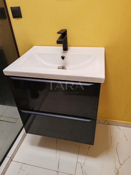 Apartament cu 3 camere semidecomandat, mobilat în Vest