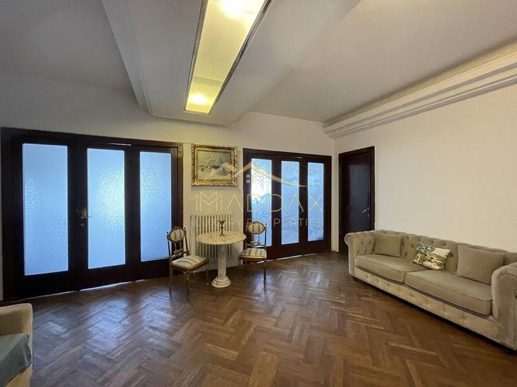 Apartament cu 5 camere semidecomandat, mobilat în Centrul Istoric