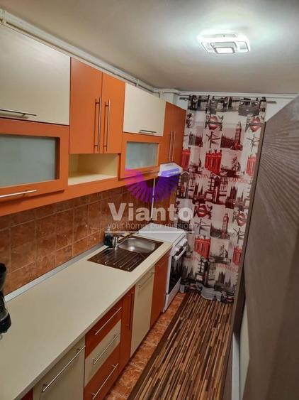 Închiriez apartament 3 camere - 4